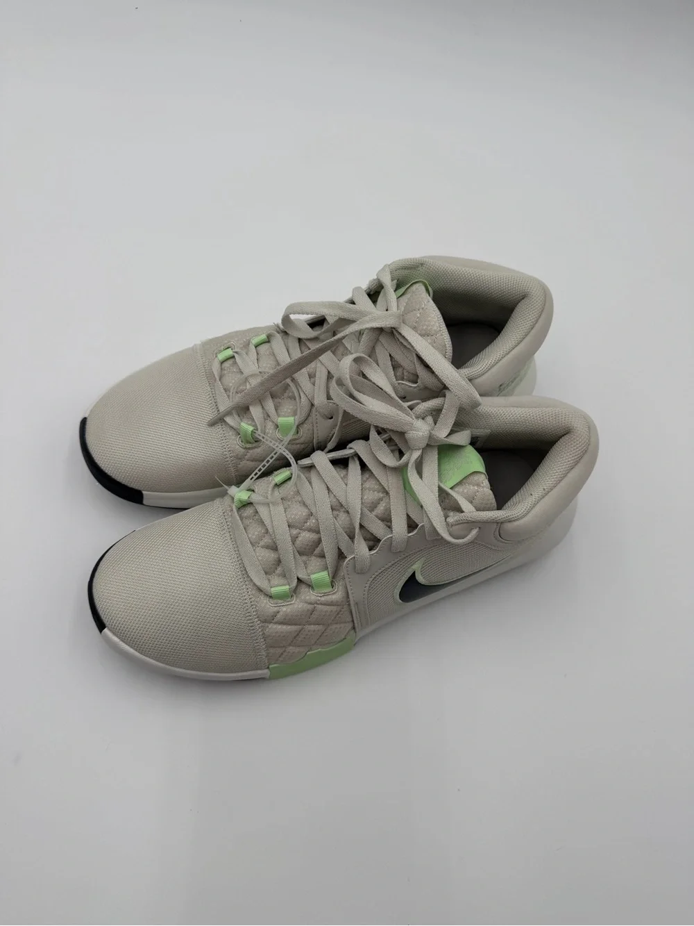NWT Nike LeBron Witness 8 Sz 12 Men’s